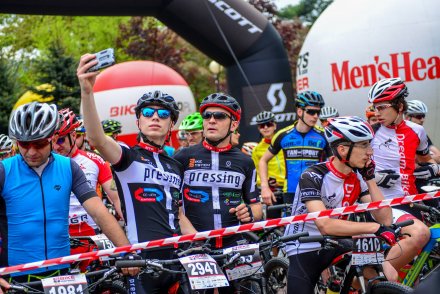 Pamiątkowe zdjęcie tuż przed startem/fot. BikeMaraton