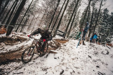 Jeden z riderów na trasie