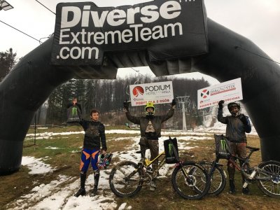 Podium rywalizacji Dual Slalom
