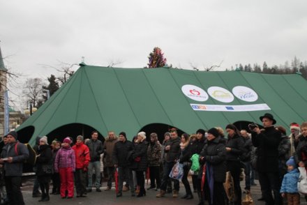 Uczestnicy Jarmarku Świątecznego