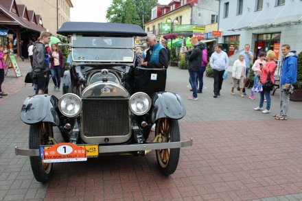 Zlot pojazdów zabytkowych w centrum Wisły