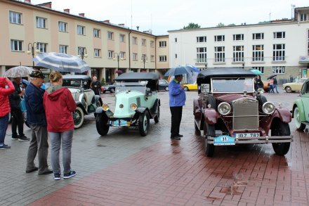 Zlot pojazdów zabytkowych w centrum Wisły