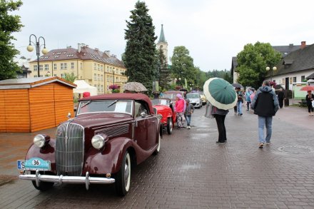 Zlot pojazdów zabytkowych w centrum Wisły