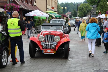 Zlot pojazdów zabytkowych w centrum Wisły
