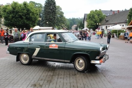Zlot pojazdów zabytkowych w centrum Wisły