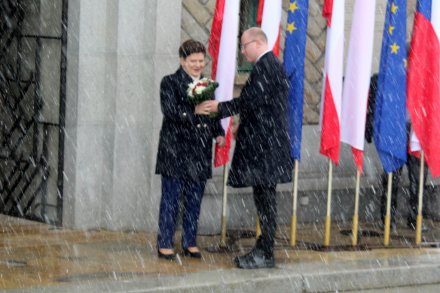 Powitanie szefów rządów Polski i Czech przed Zamkiem w Wiśle