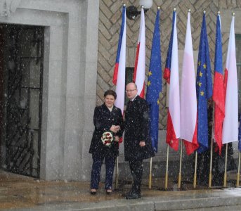 Powitanie szefów rządów Polski i Czech przed Zamkiem w Wiśle