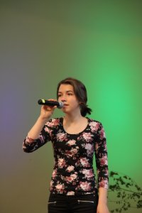 Uczestniczka Festiwalu Piosenki "Nasza Szansa"