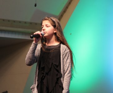 Uczestniczka Festiwalu Piosenki "Nasza Szansa"
