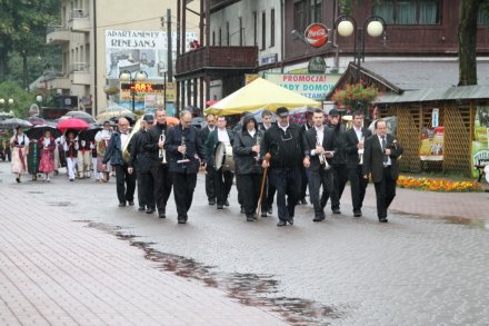 Pochód dożynkowy - Orkiestra Dęta