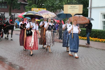 Pochód dożynkowy - "Wiślańskie Żywotki