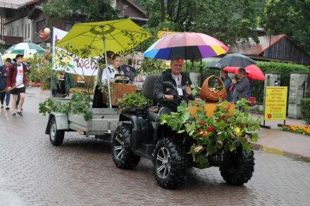 Pochód dożynkowy w Wiśle