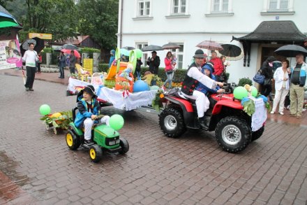 Pochód dożynkowy w Wiśle