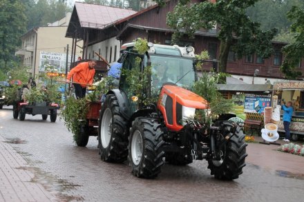 Pochód dożynkowy w Wiśle