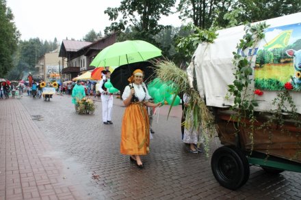 Pochód dożynkowy w Wiśle