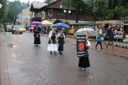 Pochód dożynkowy w Wiśle - grupa Kendo