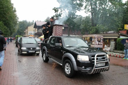 Pochód dożynkowy w Wiśle - kominiarz