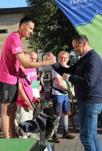 Dekoracja zawodów w Dogtrekkingu