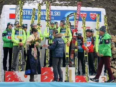 Dekoracja najlepszych drużyn Mistrzostw Polski 2016