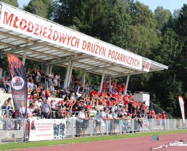 Kibice na trybunach stadionu