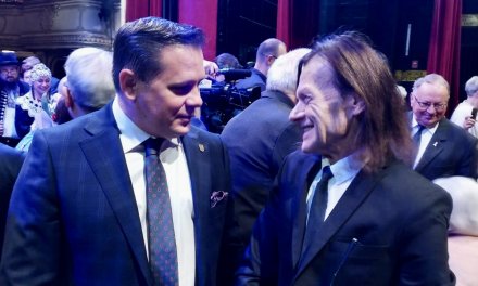 Burmistrz Tomasz Bujok w rozmowie z prof. Włodzimierzem Szturcem