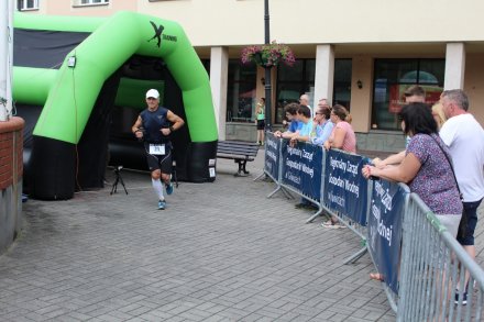 Zawodnik rusza na 13-kilometrową trasę