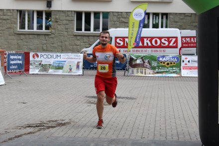 Finiszuje jeden z zawodników