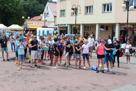 Uczestnicy rywalizacji w oczekiwaniu na rodanie nagród
