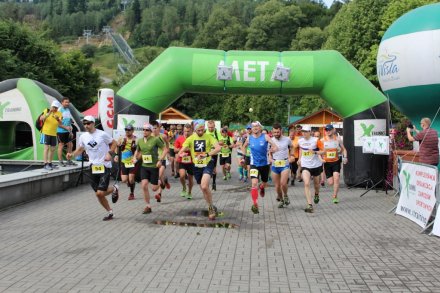 Zawodnicy ruszają na 21-kilometrową trasę