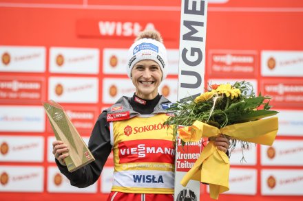 Eva Pinkelnig z trofeum