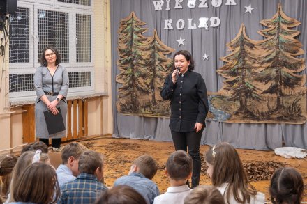 Kolędowanie w Szkole Podstawowej nr 2 w Wiśle Czarnem