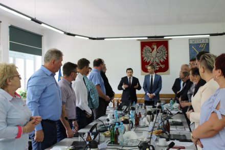 Moment ogłoszenia absolutorium dla burmistrza Tomasza Bujoka