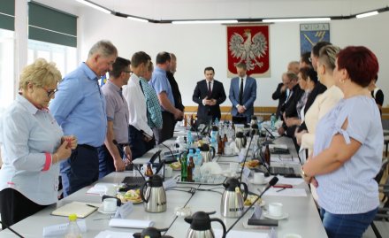 Moment ogłoszenia absolutorium dla burmistrza Tomasza Bujoka