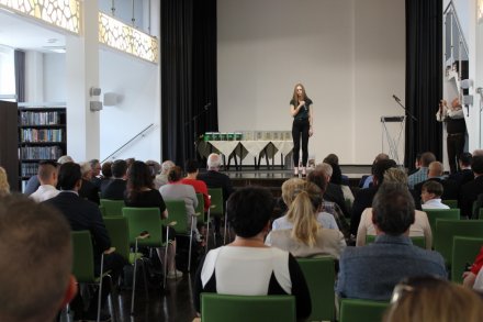 Występ Anety Cieślar podczas uroczystej części sesji Rady Miasta