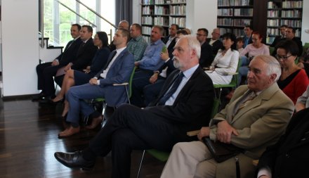 Zaproszeni goście w bibliotece