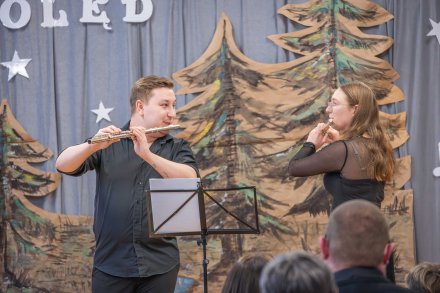 Kolędowanie w Szkole Podstawowej nr 2 w Wiśle Czarnem