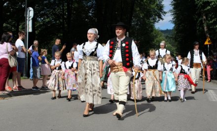 Burmistrz Wisły Tomasz Bujok i jego małżonka Anna już tradycyjnie uczestniczyli w korowodzie