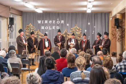 Kolędowanie w Szkole Podstawowej nr 2 w Wiśle Czarnem