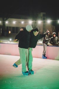 Bal na Sto Par na lodowisku