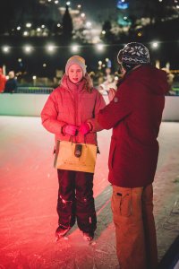 Bal na Sto Par na lodowisku