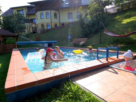 Letni basen z ogrzewaną wodą