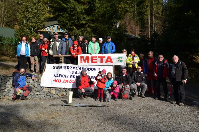 Zdjęcie grupowe zawodników na lini mety