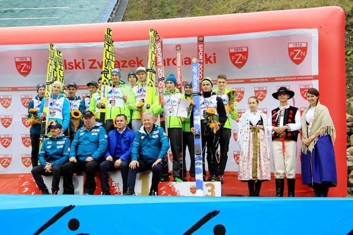 Najlepsi zawodnicy konkursu drużynowego na podium