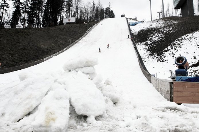 Śnieg na skoczni im. Adama Małysza