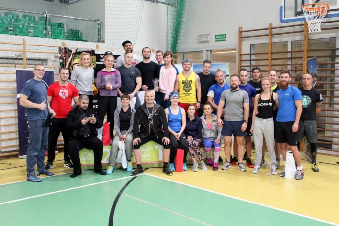 Pamiątkowe zdjęcie uczestników i organizatorów Cross Games Wisła 2016