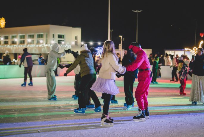 Bal na Sto Par na lodowisku