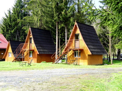 DOMKI POD SKOCZNIĄ