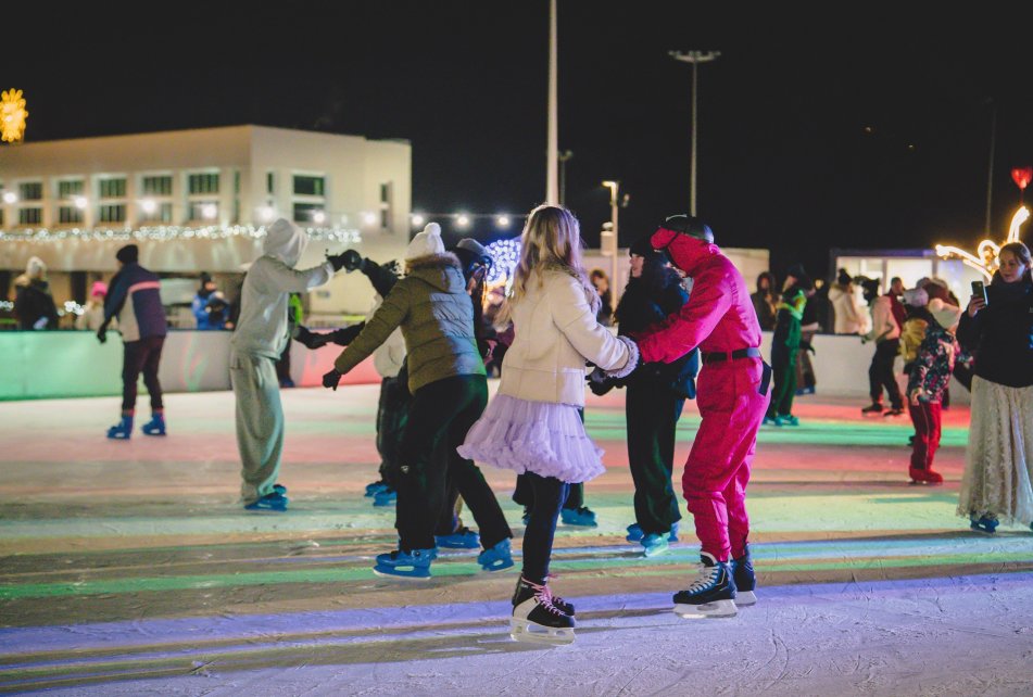 Bal na Sto Par na lodowisku